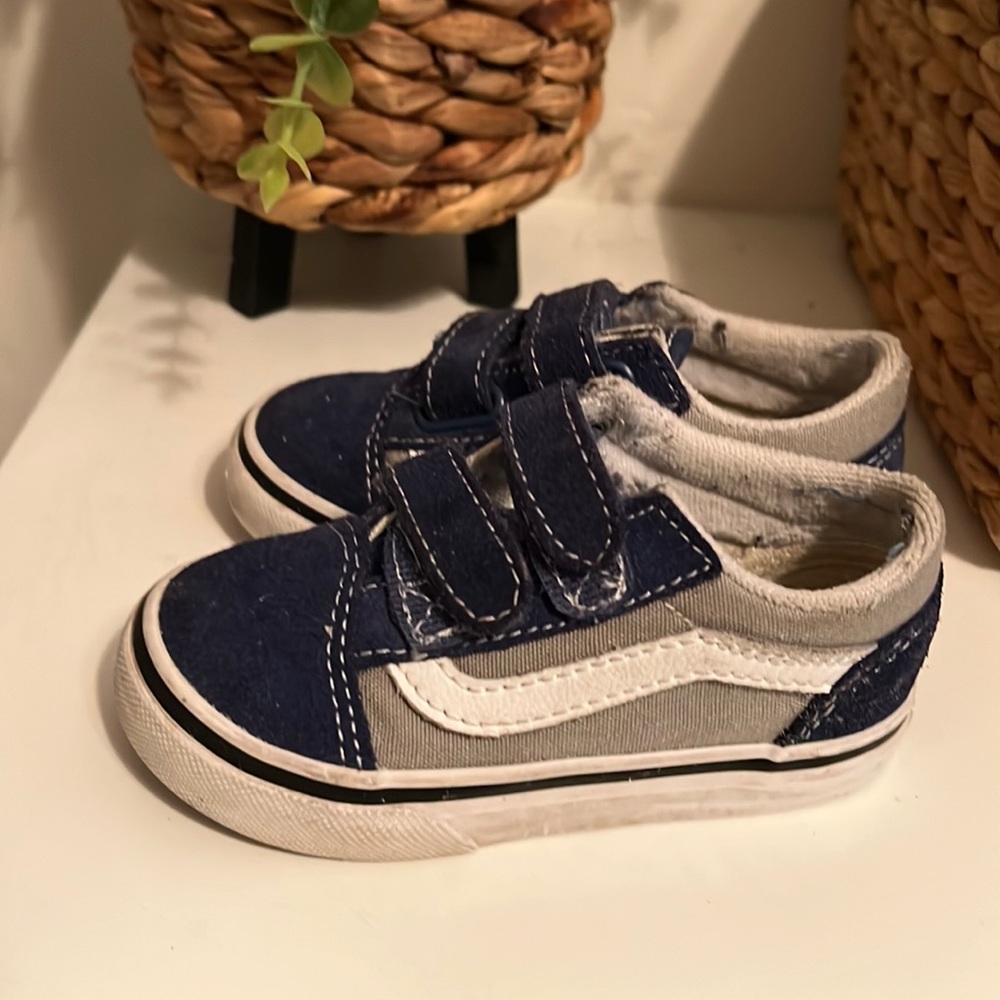 Toddler size 6 old school vans